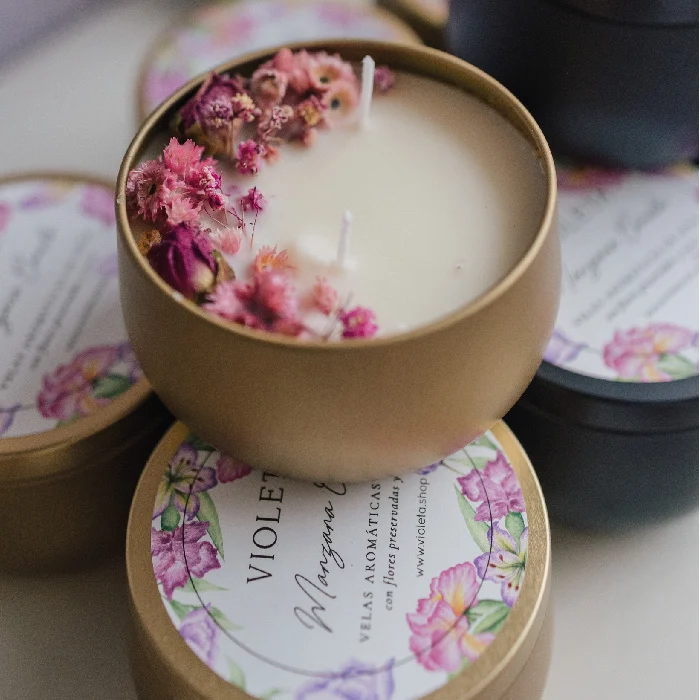 Velas de lata con flores